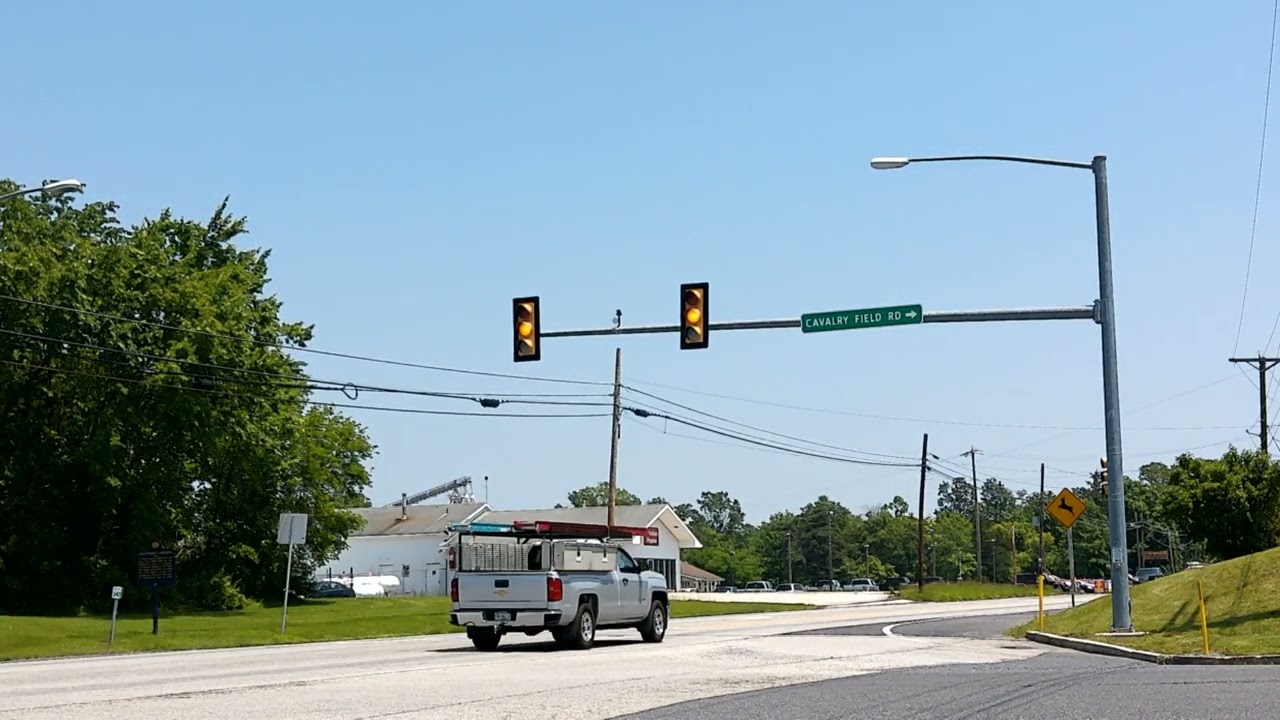 Traffic Lights in Gettysburg, PA (US 30/York Rd & Cavalry Field Rd)