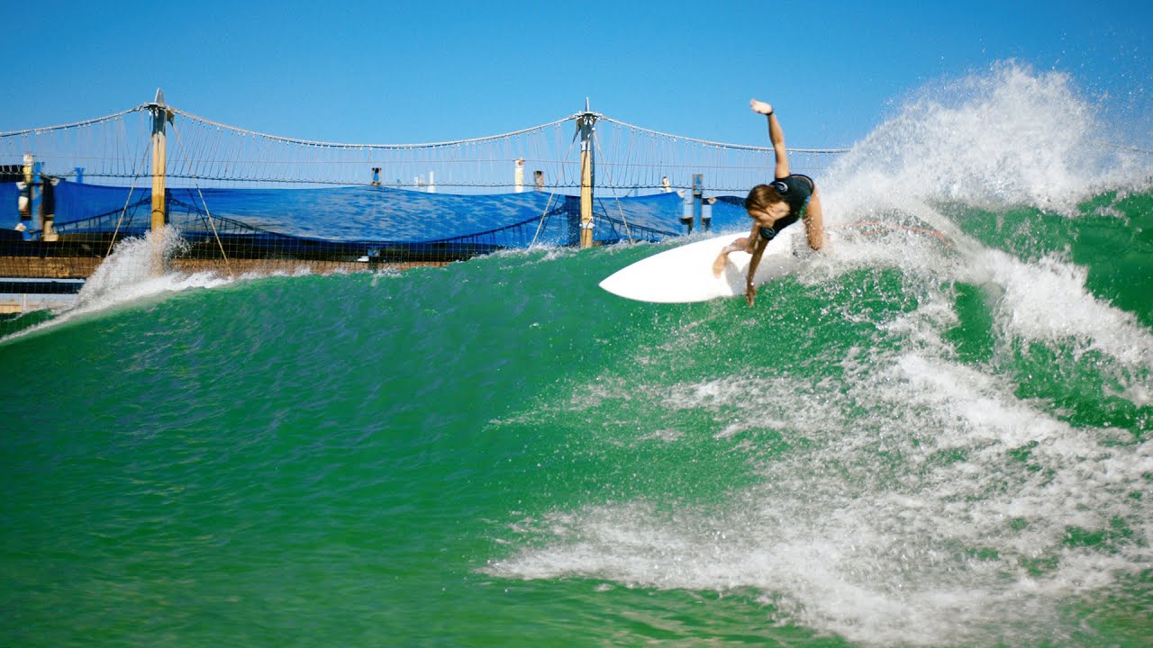 The Women's Final Surf-Off Wave - The Ultimate Surfer