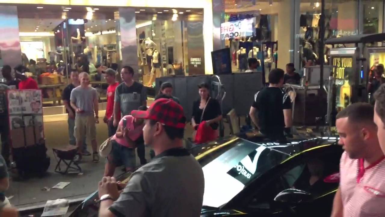 Bugatti Veyron Pur Blanc and Lamborghini Murcielago at Time