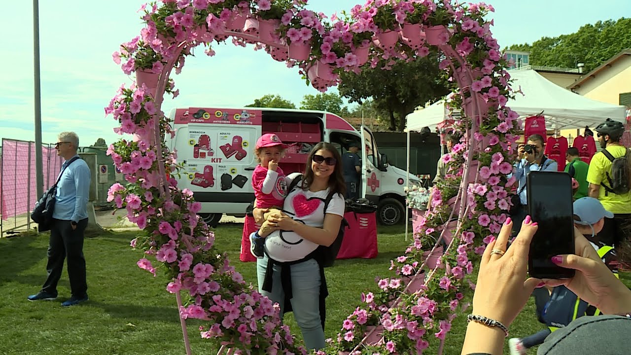 Una grande festa in rosa per Torre del Lago