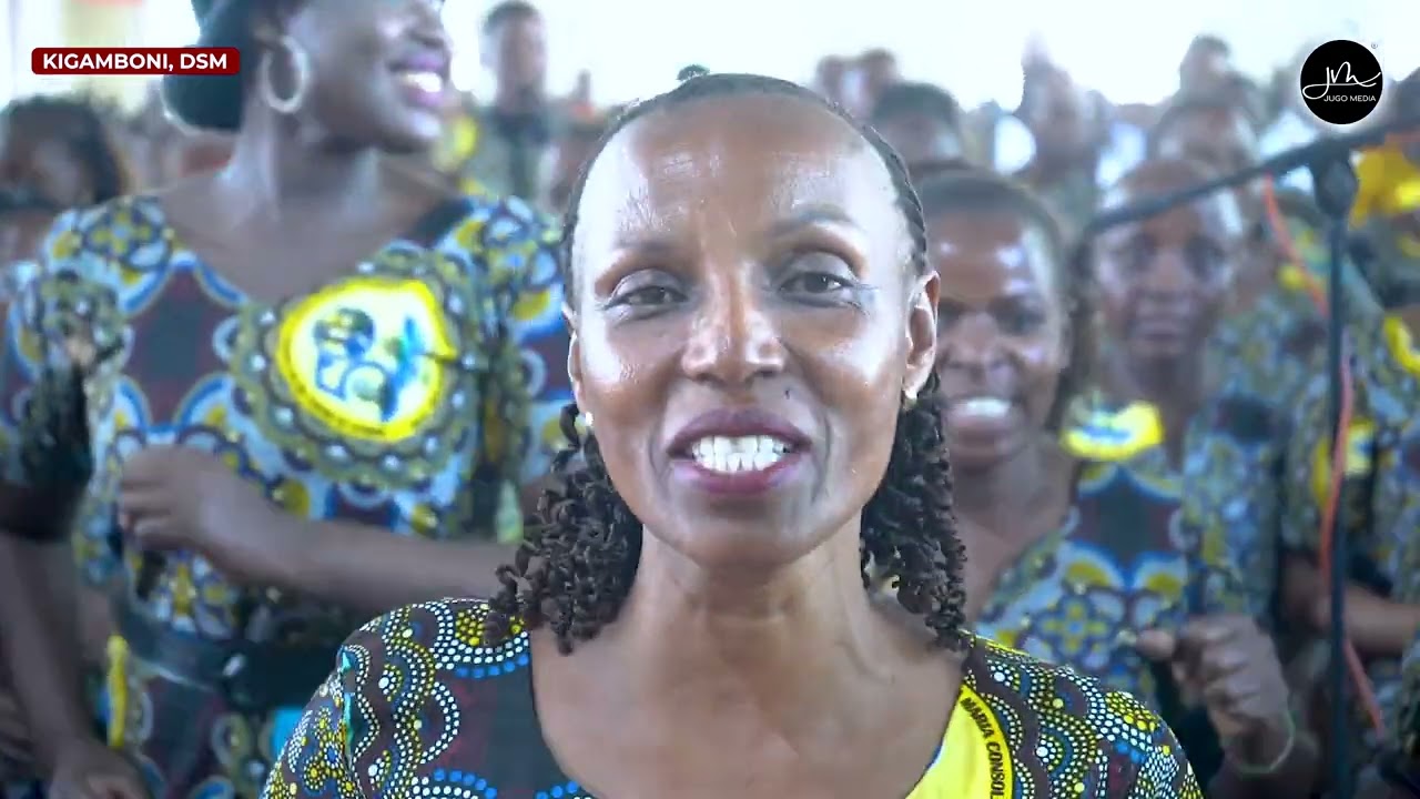 Jubilei yafana Kigamboni UKWAKATA kwa Shangwe waimba Wimbo Maalumu wa Jubilei Miaka 50 ya Parokia.