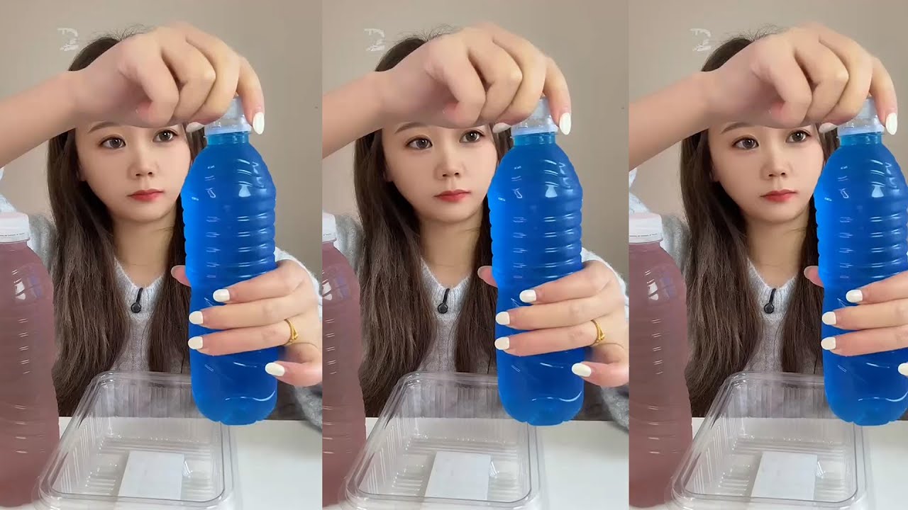 ✴️ASMR - Ice Eating ASMR- Freezer Frost Eating