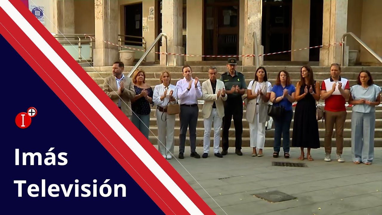 MINUTO de SILENCIO por el ASESINATO MACHISTA de GINESA en MURCIA