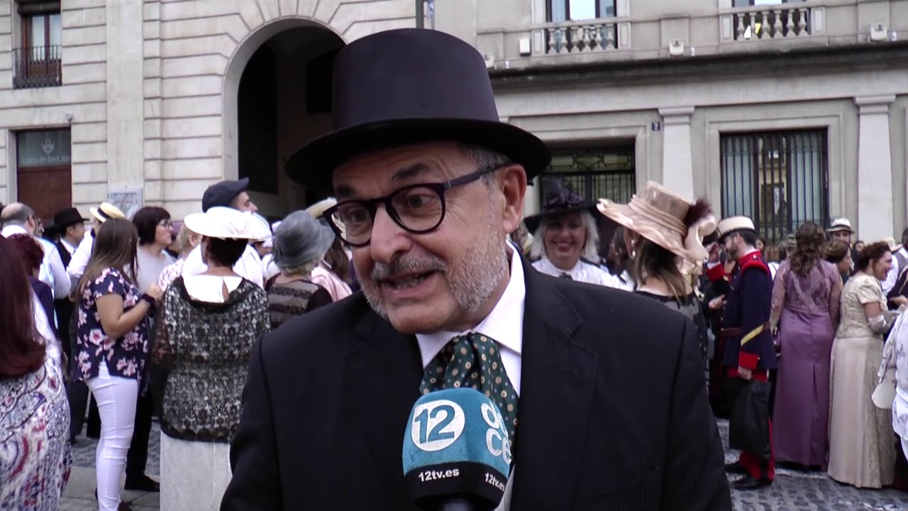 El periodista Aimar Bretos da inicio a la III Feria Modernista de Alcoy