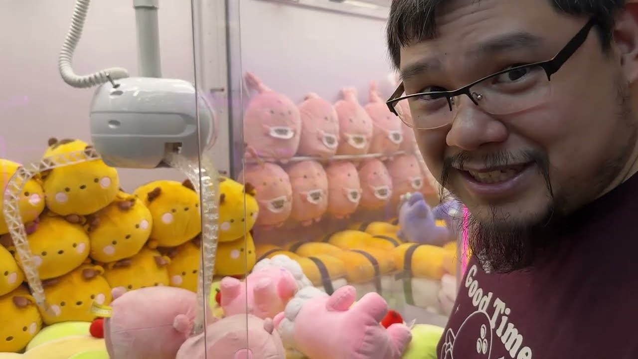 A Super Sparkly Brand New Giant Claw Machine! ✨