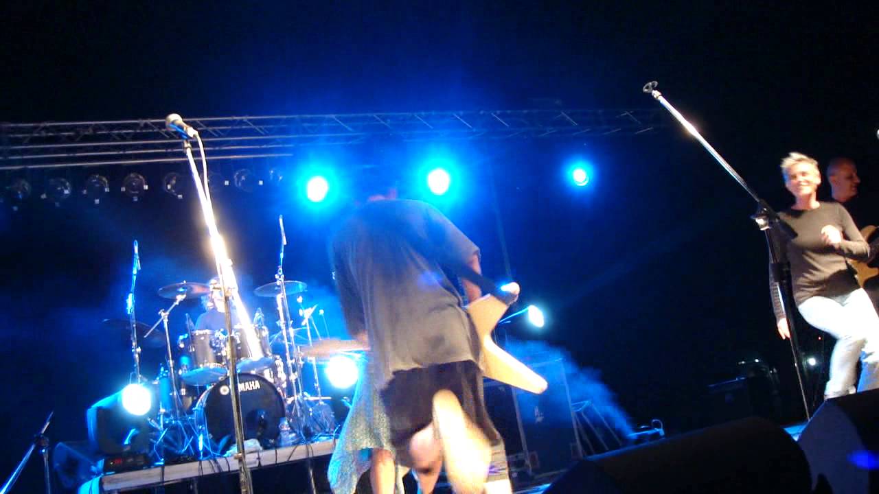 TICHEROCK 2011 &Mu;&pi;&lambda;&epsilon; hot stuff (Donna Summer cover)