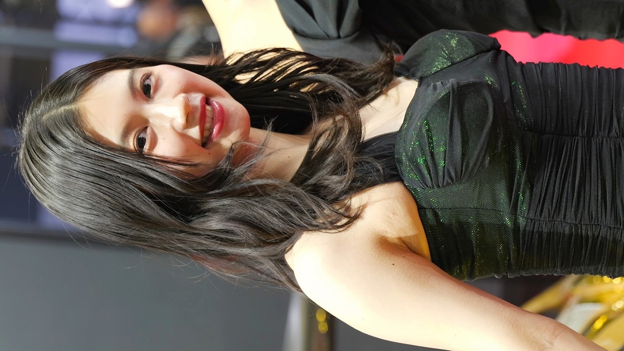 カスタムカーが映えまくるトップシークレットな美女モデル💕中瀬葵さんがヤバカワすぎて人だかりが凄かった( ;∀;)✨