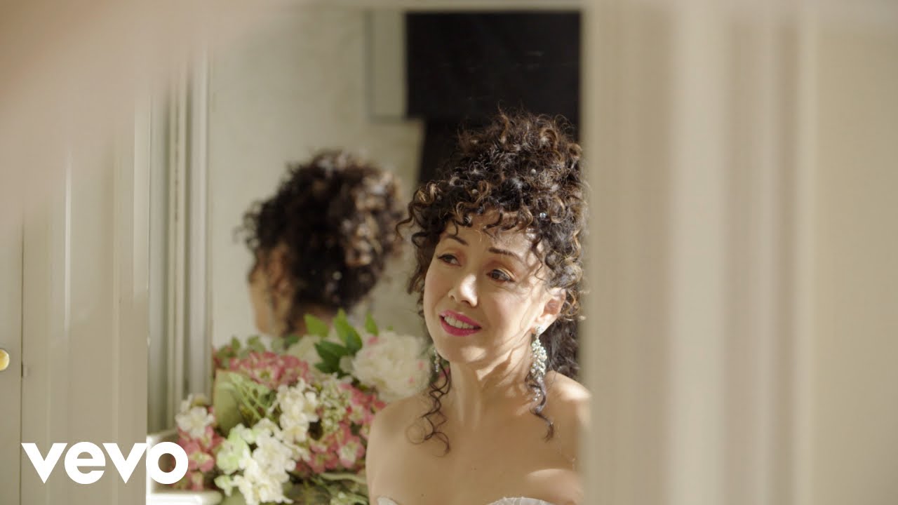 Harriet Chung - A World Away (Remix) [Official Music Video]