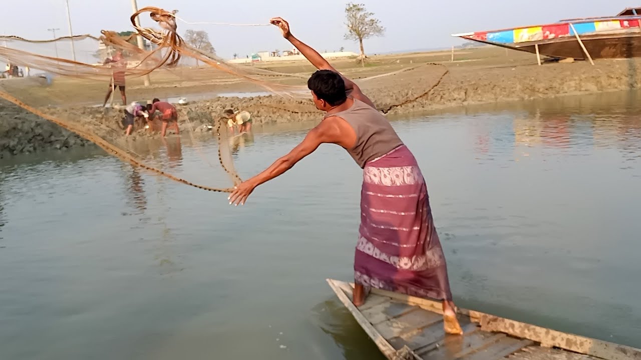 Most Satisfying Cast Net Fishing Video - Traditional Net Catch Fishing in The River