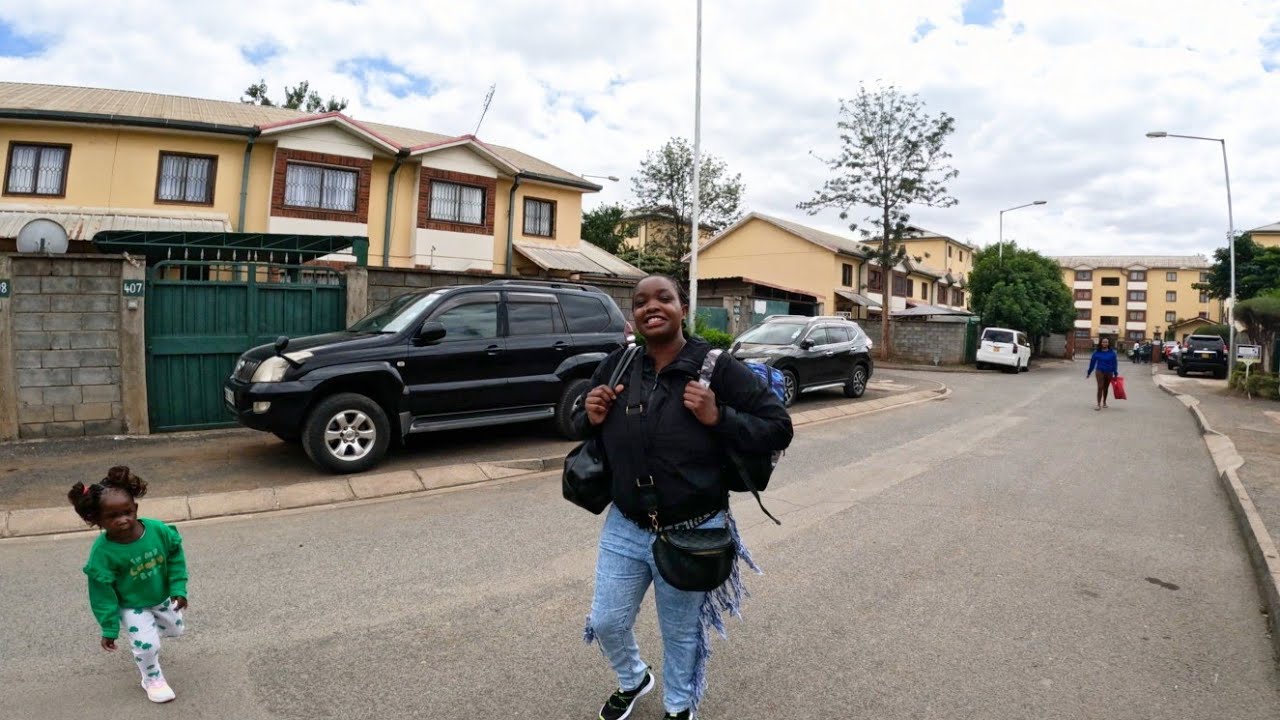 Перед отъездом из Кении🇰🇪 в США 🇺🇸 я ходила за продуктами для сестры. Она была очень счастлива 🥰🥰