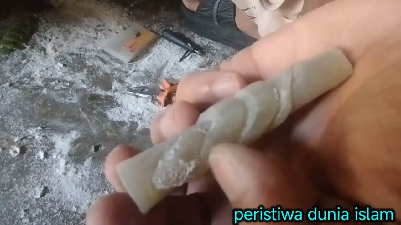 lagi mengukir batang pipah buat rokok🇲🇨☕