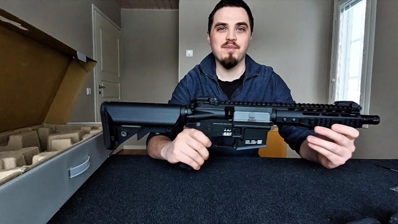 MINKÄLAINEN ON SPECNA ARMS C-12 AIRSOFT REPLIKA?