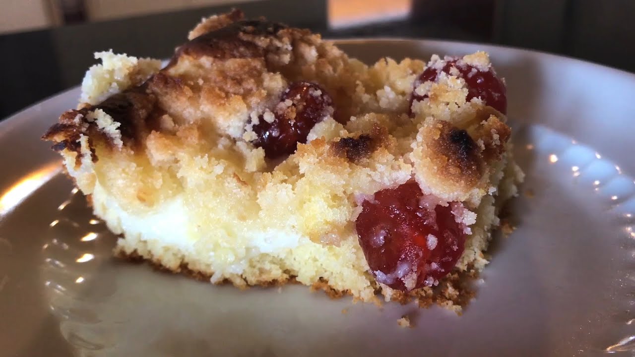 Cuca de creme com cereja!