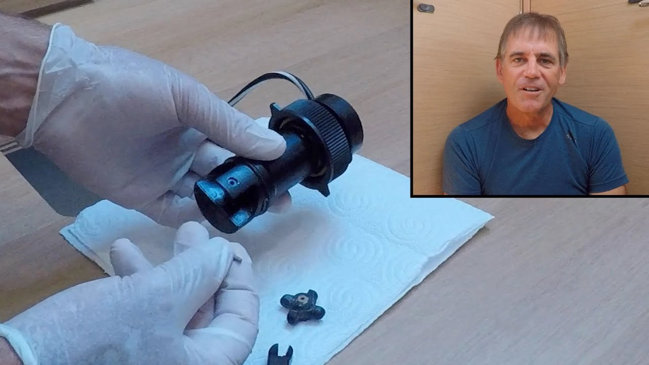 Fixing a dirty speed transducer (knotmeter) on your boat, Raymarine DST800 and others  | Ep. 91