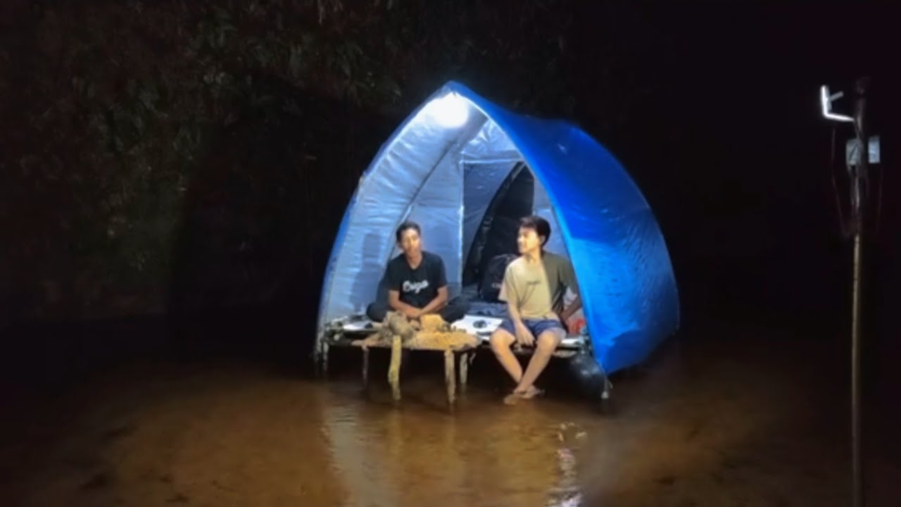 Camping bermalam di shelter sederhana dihutan berpetualang berburu ikan & mencari sayuran pakis 