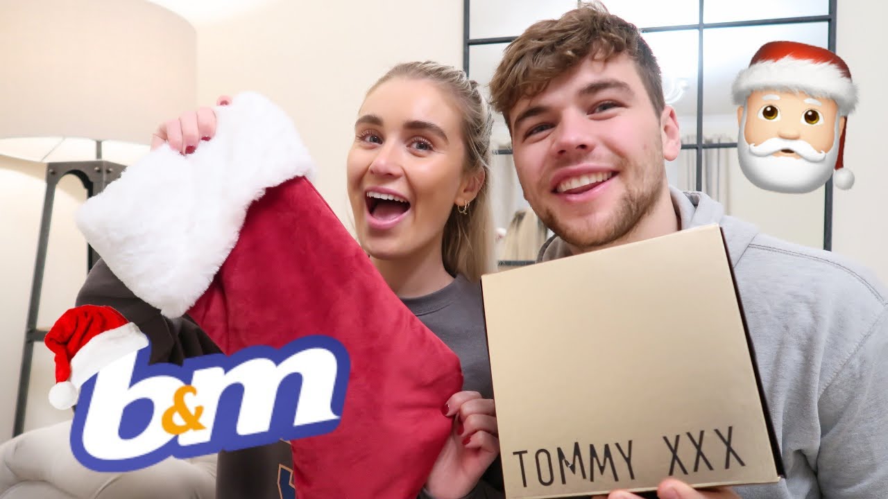 &pound;25 B&M CHRISTMAS STOCKING CHALLENGE 2021 | Boyfriend VS Girlfriend