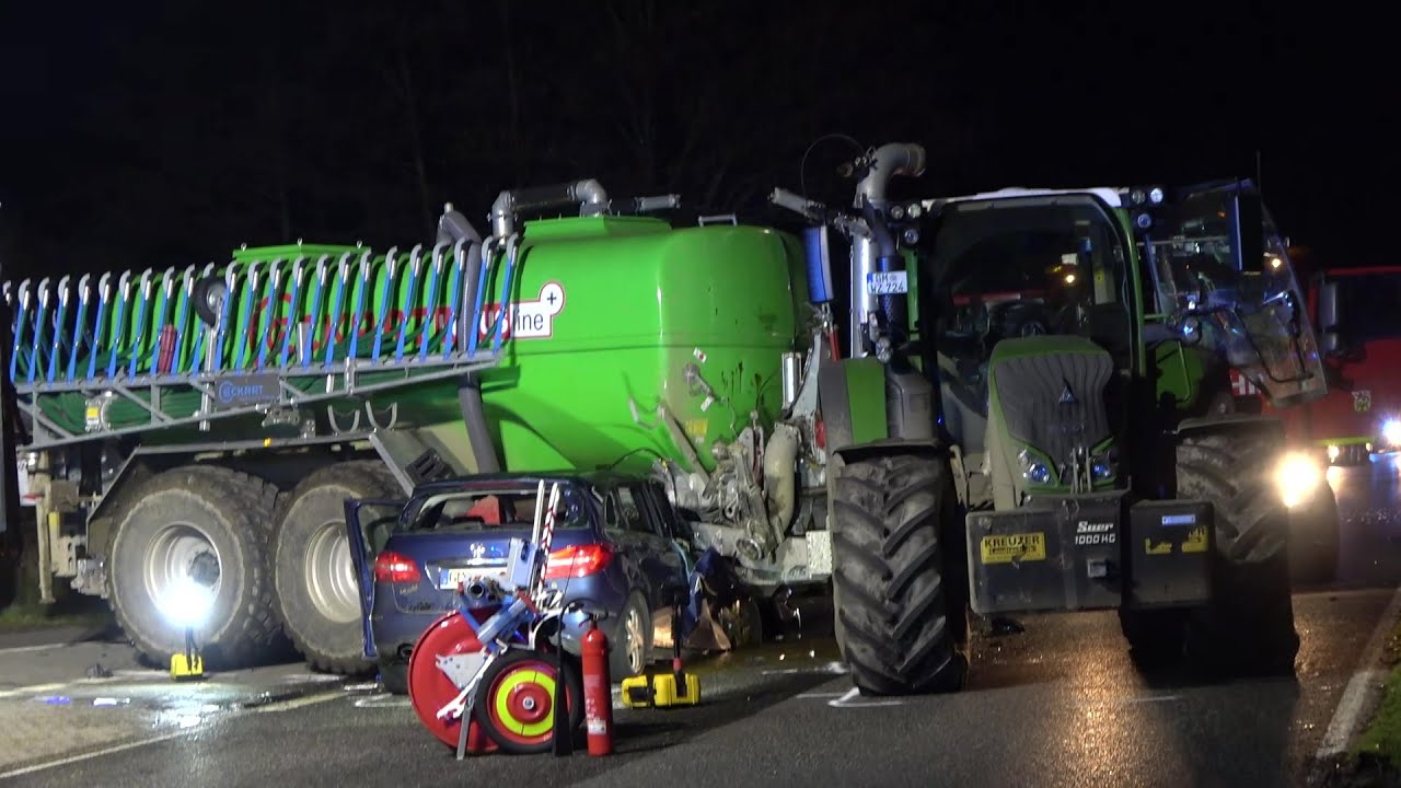 PKW rast gegen Traktorgespann - Fahrer in Lebensgefahr auf B56 Höhe Much-Scheid am 03.02.22 + O-Ton