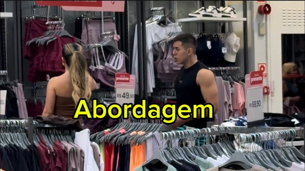 ABORDEI A CANTORA NO SHOPPING 😳👆🏻