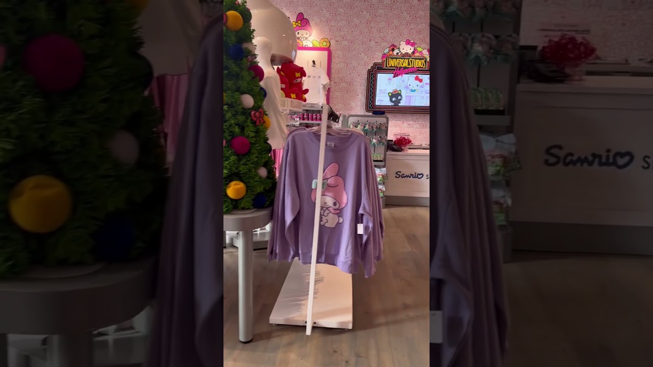 Скидка 70% на праздничные товары Hello Kitty в Sanrio Smile, Universal City Walk, 01.05.26
