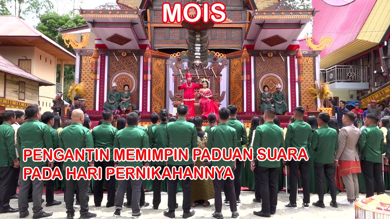 Jadikan Aku Istana CintaMu dinyanyikan Mamasa Oikumene Singers (MOIS) pada hari penikahan ZET & LETY