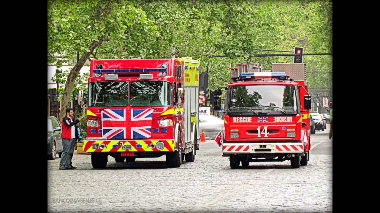 BEST OF RARE FIRE TRUCKS RESPONDING WITH FEDERAL Q SIREN & MARTIN HORN Bomberos Santiago Chile 2019