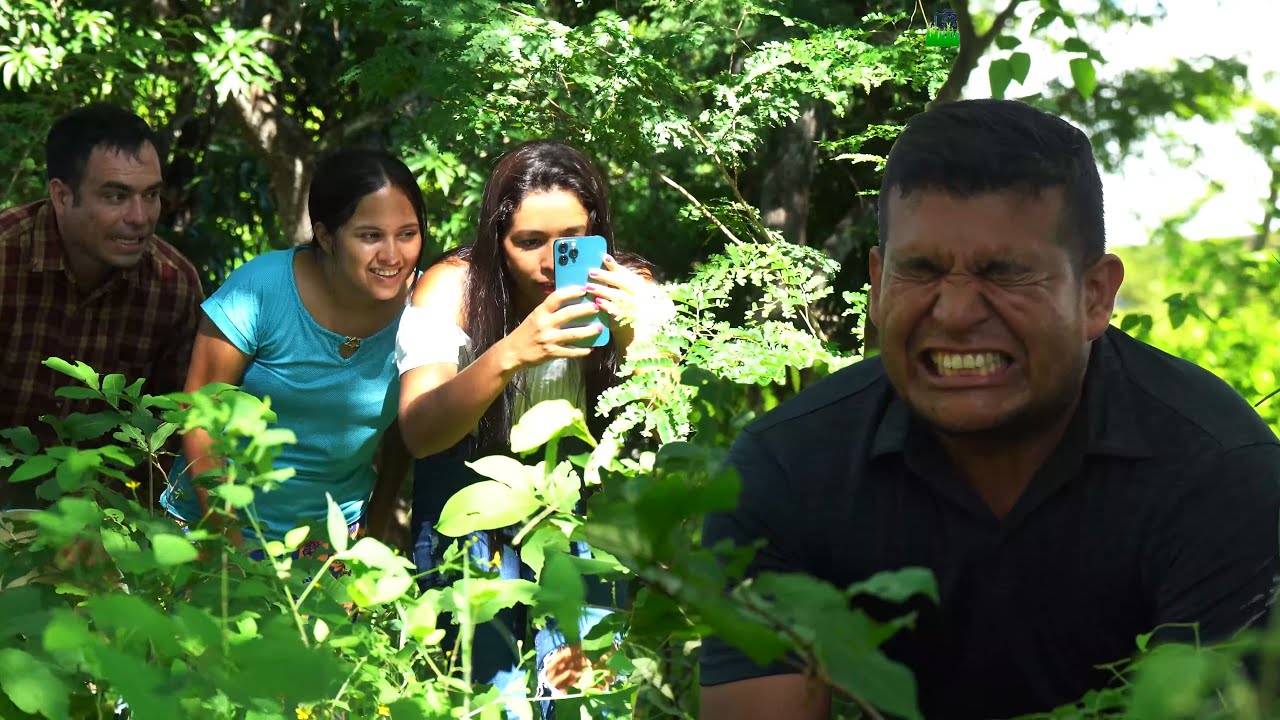 Lo grabaron haciendo cochinadas en el monte.