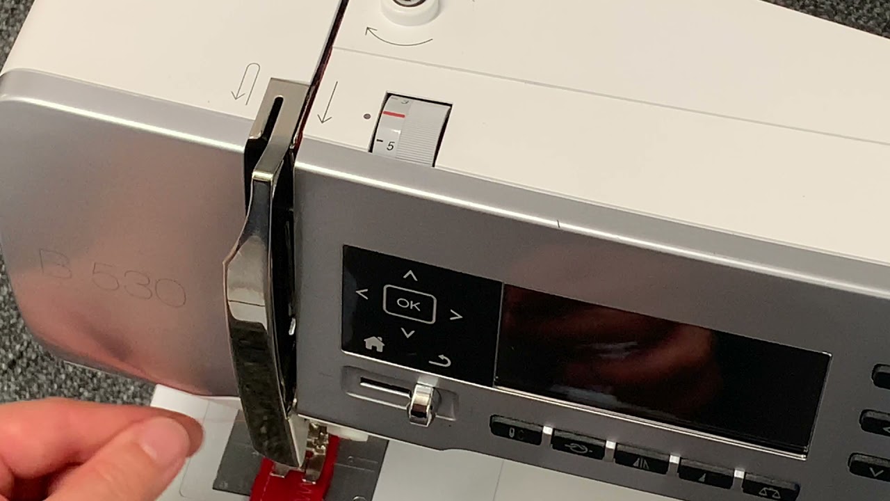 N&auml;hmaschine: Oberfaden einf&auml;deln