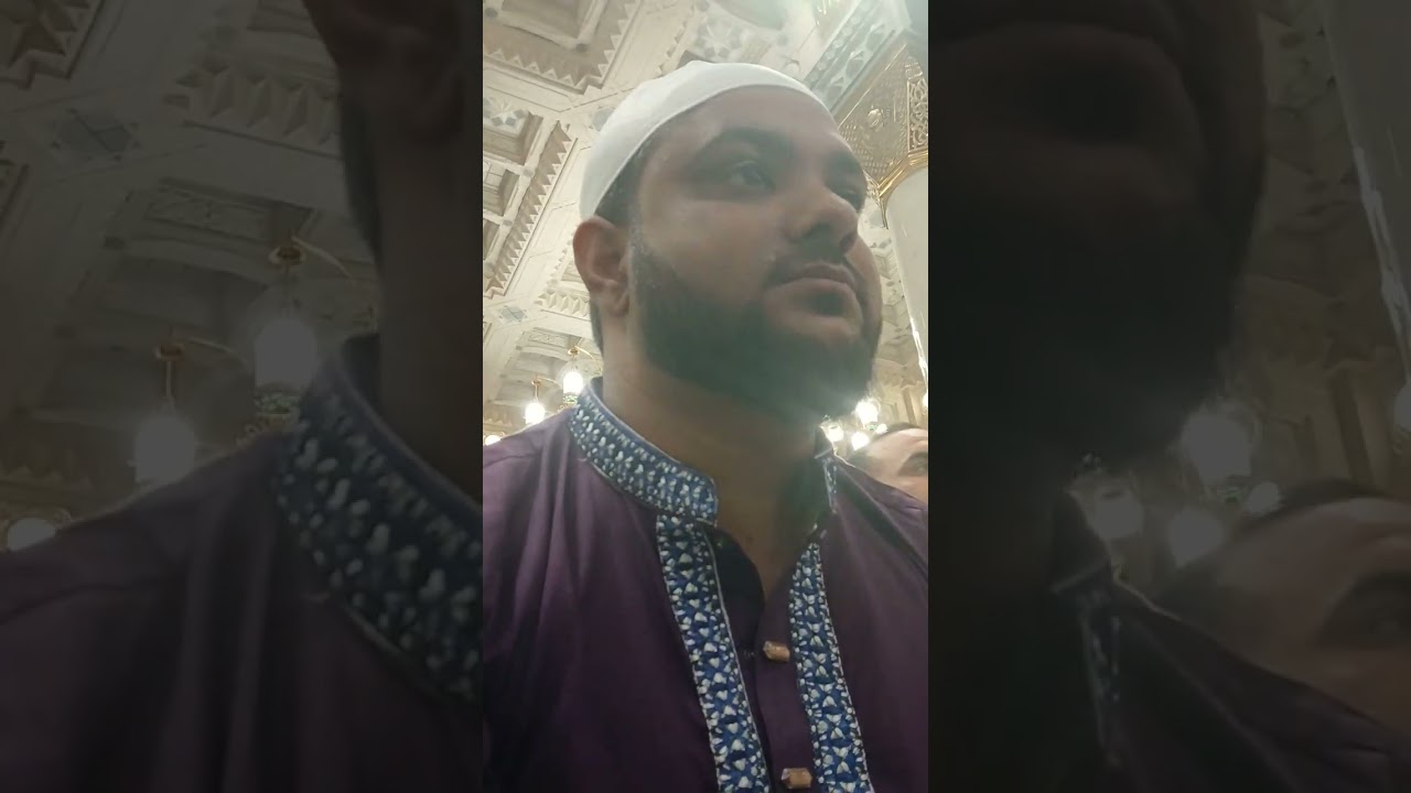 মদিনার মসজিদ নববীর বিতরে নামাজে।  আযান খুবি ভালো লাগল । 