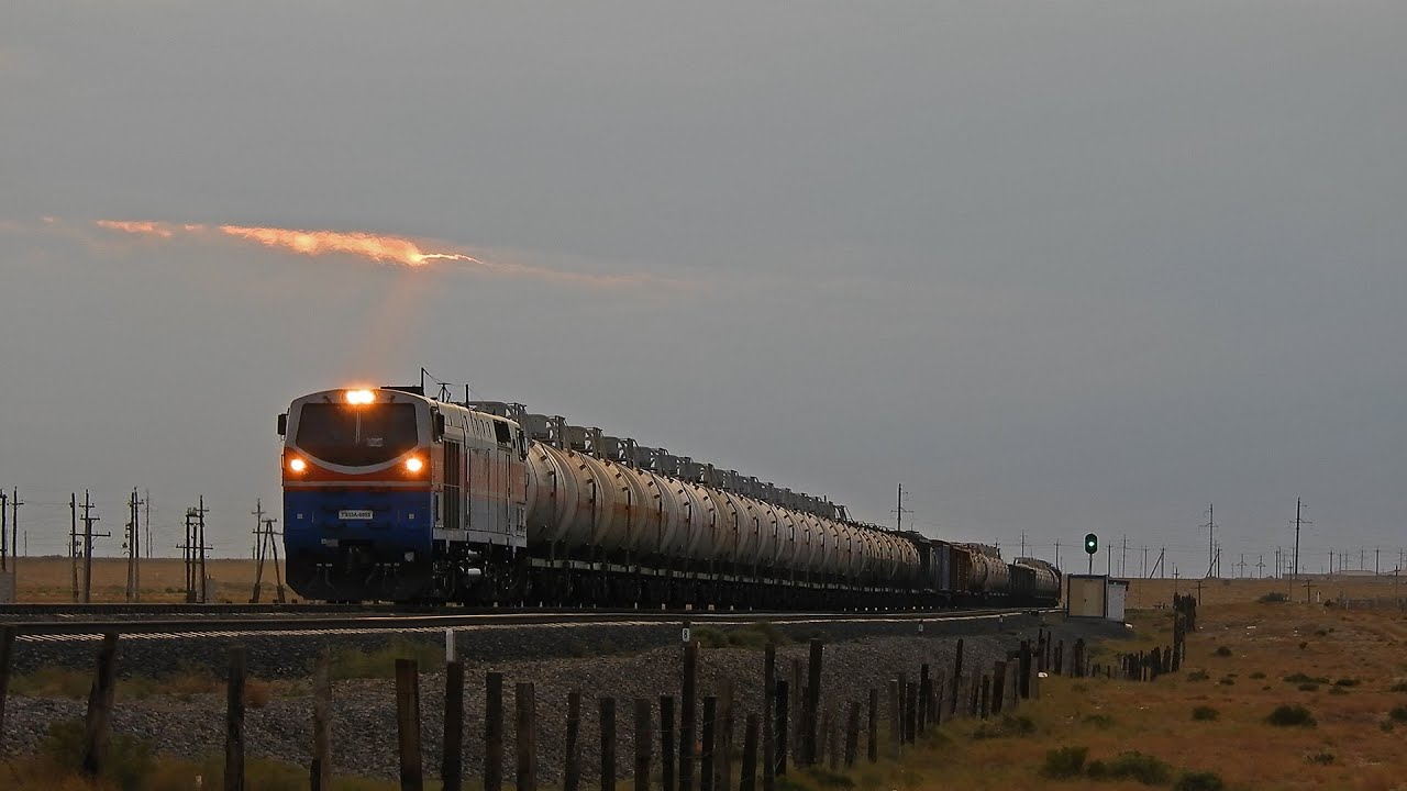 Тепловоз ТЕ33А-0053 на перегоні Саксаульська - Конту КТЖ