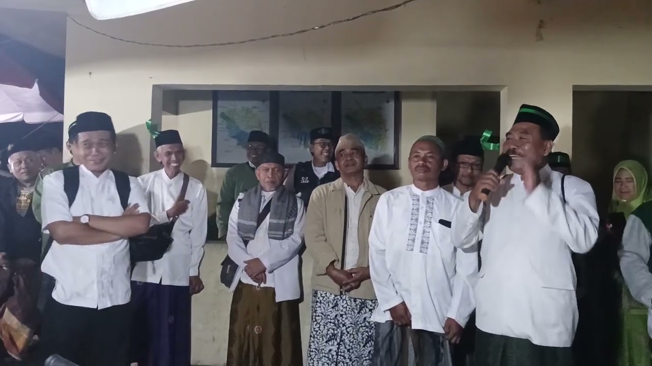 PROSESI PEMBERANGKATAN KE GEDUNG GAJAH YANA OLEH CAMAT KALIPARE