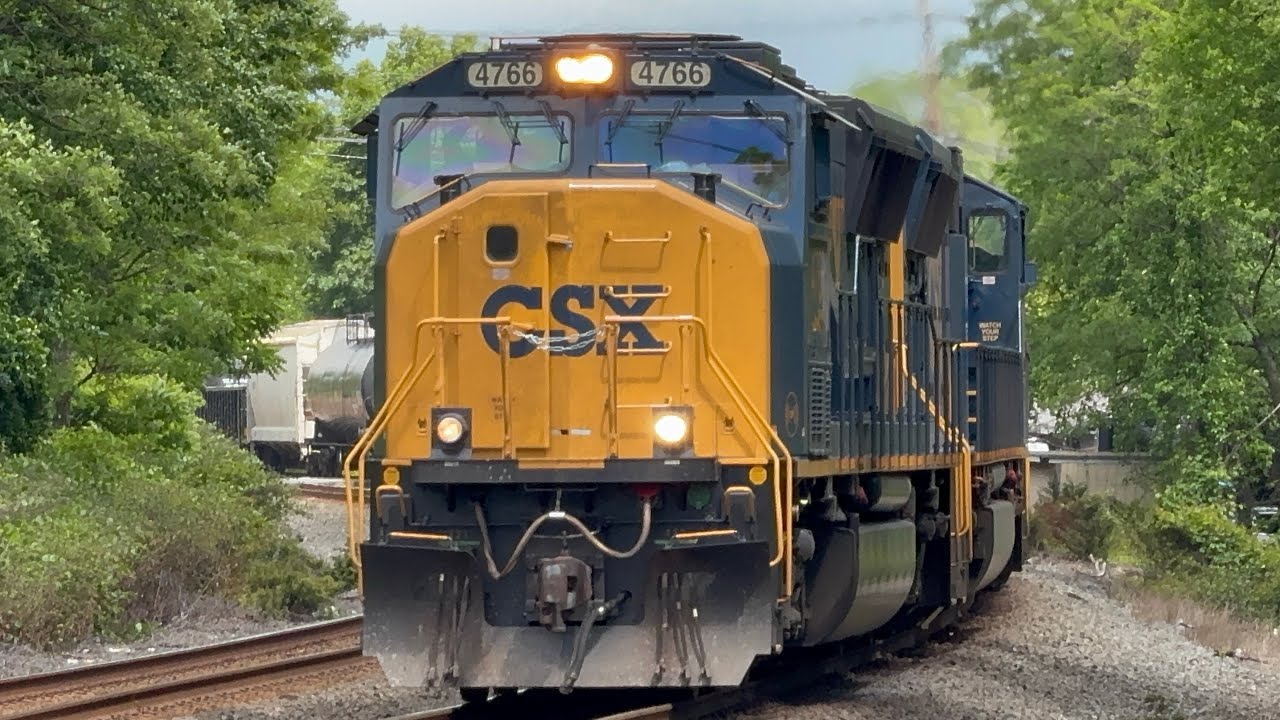 CSX 4766 SD70AC flared leads CSX M403 through Piscataway NJ with an Insane Hornshow! 5/24/2025
