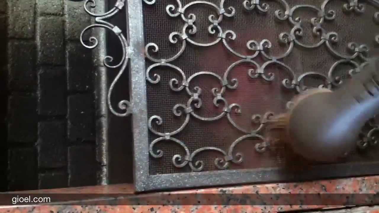 Come pulire la griglia parafiamme del camino