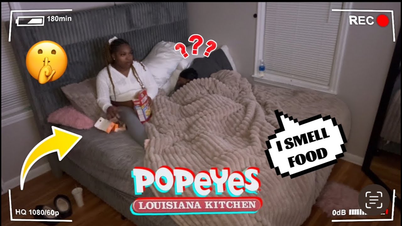 EATING POPEYES IN THE BED WHILE MY BF SLEEPING