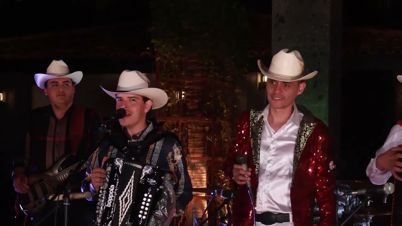 Los Chismes (En Vivo)  Piloto y su Estilo x Los Empacadores de Durango