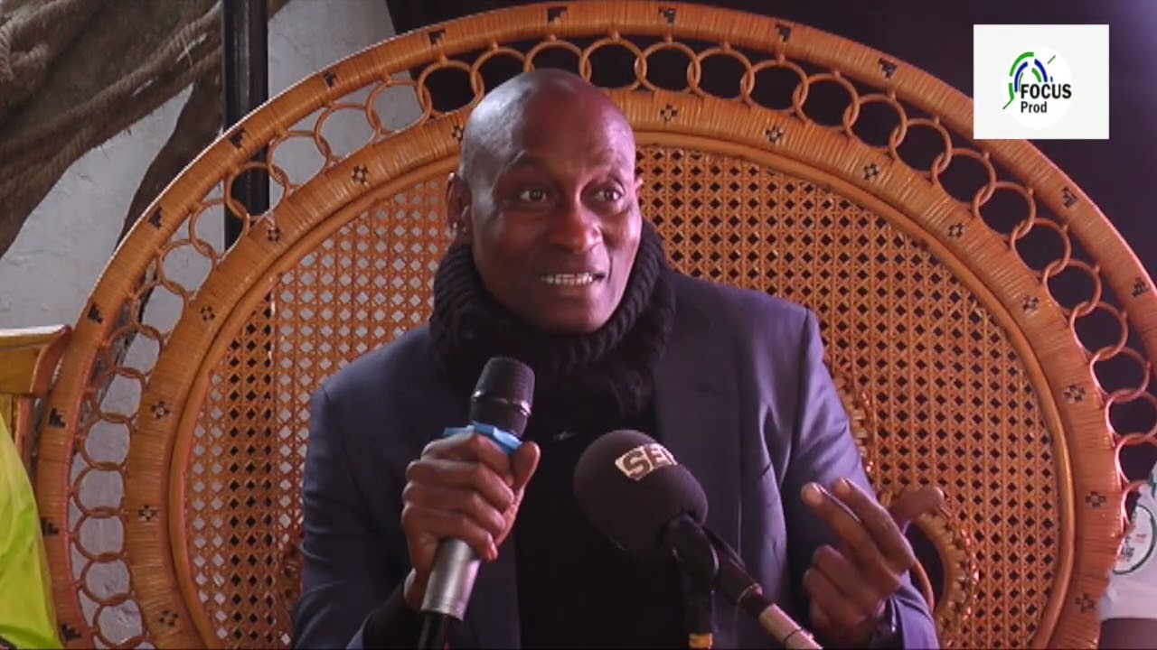 Monsieur Mamoune sene président de la boxe anglaise tout joyeux