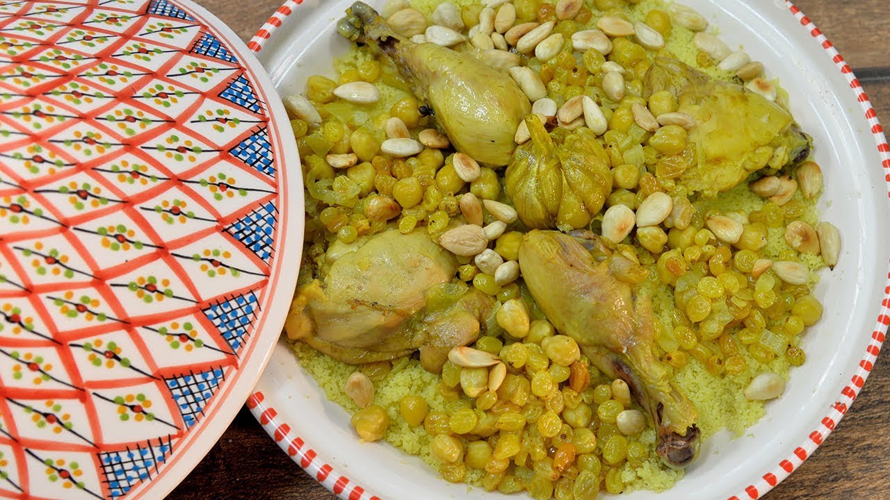 Couscous au Poulet et aux Fruits Secs - كسكسي أزعر بالفواكه الجافة والدجاج