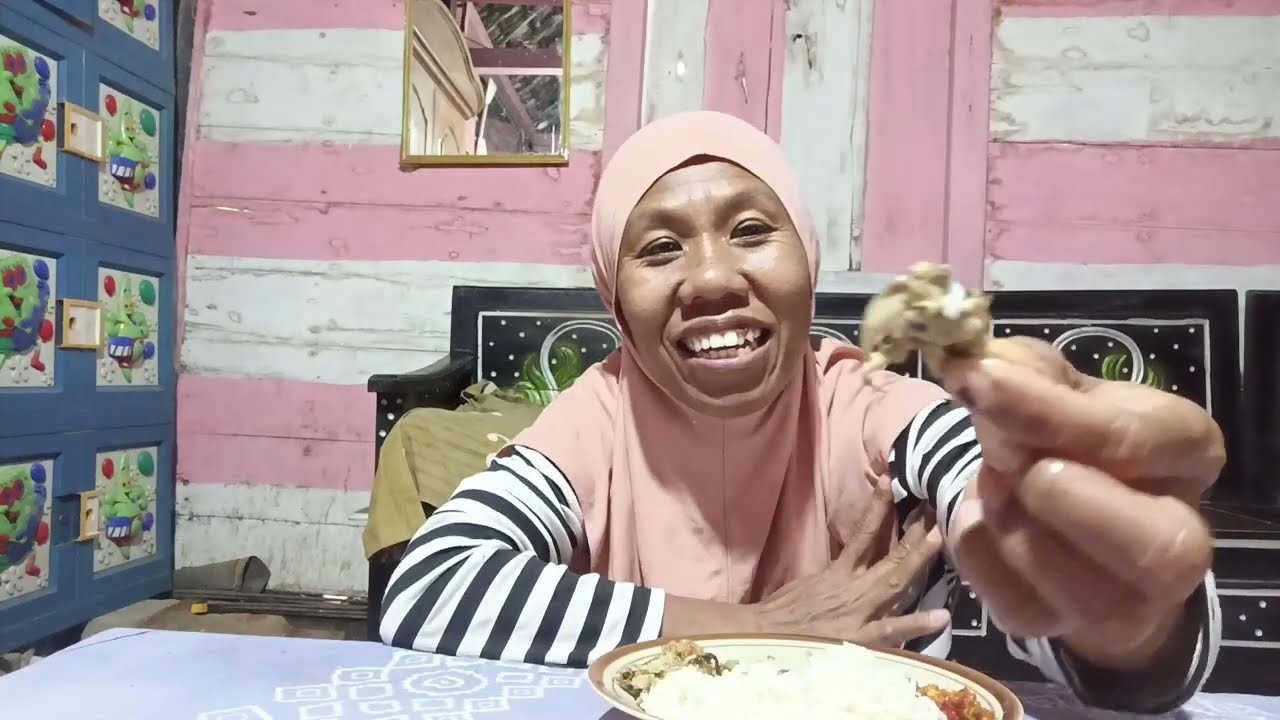 Makan ayam masak kane pak su, biarpun rasane orakaruwan. 🥰