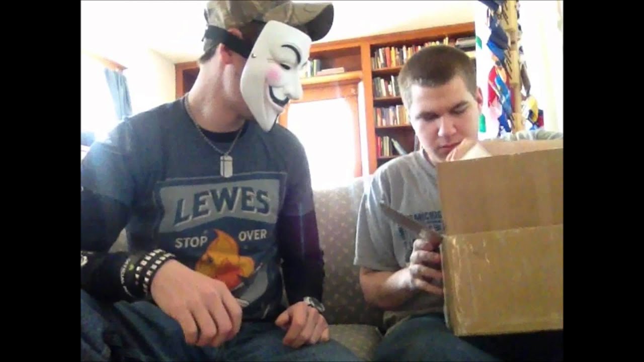 V for Vendetta Guy Fawkes Resin Mask Unboxing and Review (Narrow eyed White Version)
