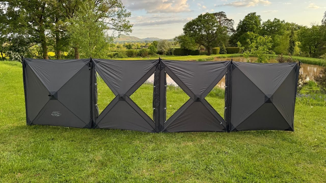 How to assemble a Pennine Leisure Supplies Pop-up Windbreaker - RC24100.