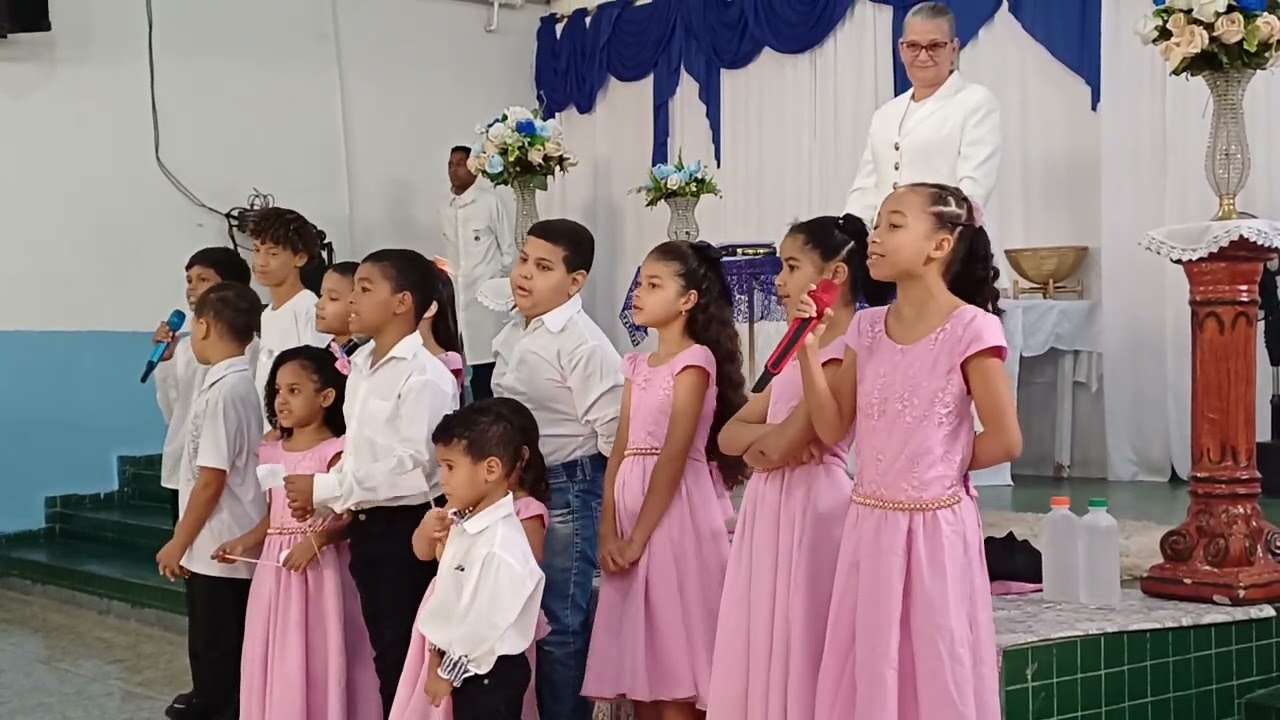 Grupo Crescendo em Cristo louvando no aniversário do ministério impj em 08/06/25