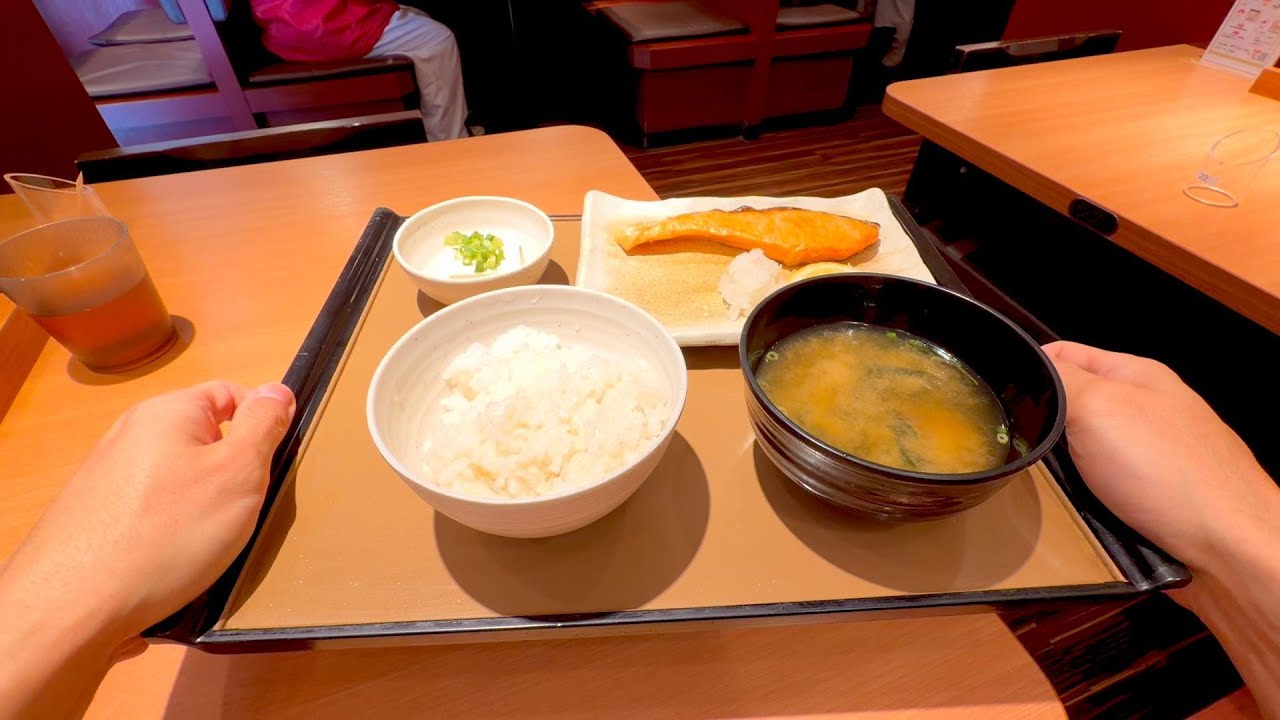 Japanese Salaryman Cheap Lunch at Yayoiken | Salt-Grilled Coho Salmon Set ($6.77 / ¥1,070)