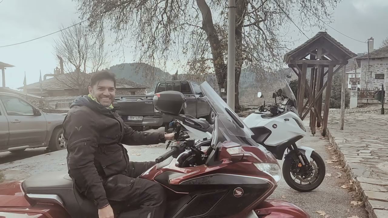 HONDA ΝΤ1100 VS HONDA GOLDWING 1800