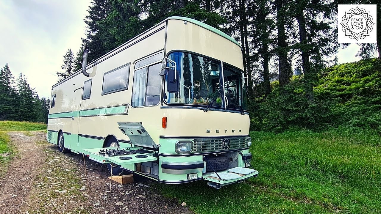 Старый автобус SETRA превращается в передвижной дом с мусоросжигательным туалетом