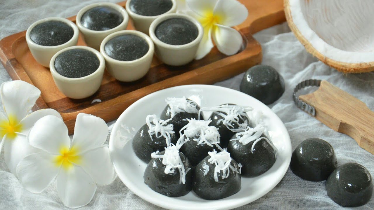 ขนมเปียกปูนสีดำ รูปทรงน่ารักพอดีคำ สีดำจากกาบมะพร้าวเผา หอมหวานมันอร่อยมากๆ ขนมไทยสร้างอาชีพ