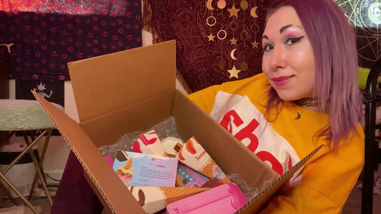 I Bought Glamlite's $150 'Ice Cream Dream' Makeup Bundle//Unboxing
