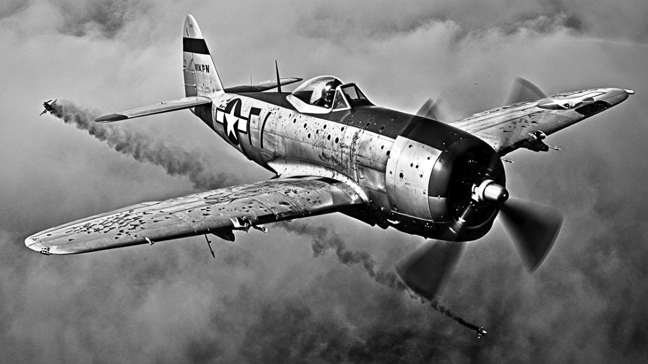 Ils Ont Ri Du Poids Du P-47 — Jusqu’À Ce Qu’Il Survive À Plus De 200 Impacts Et Revienne En Vol