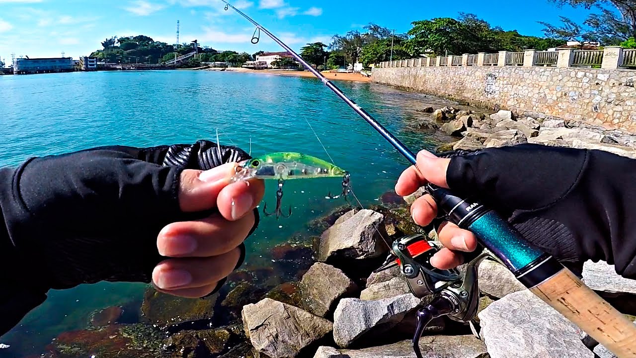 PESCANDO NAS PEDRAS E NA PRAIA COM MICRO ISCAS! Pescaria Ultralight