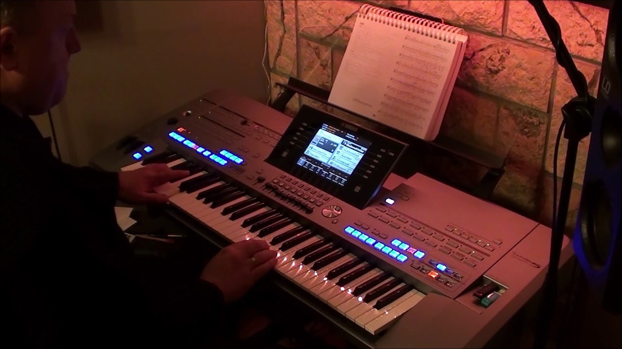 Diana - Paul Anka (cover by DannyKey) on Yamaha keyboard Tyros5