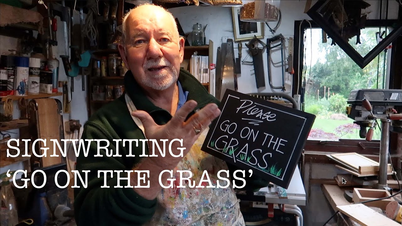 Signwriting  'Go on the Grass'
