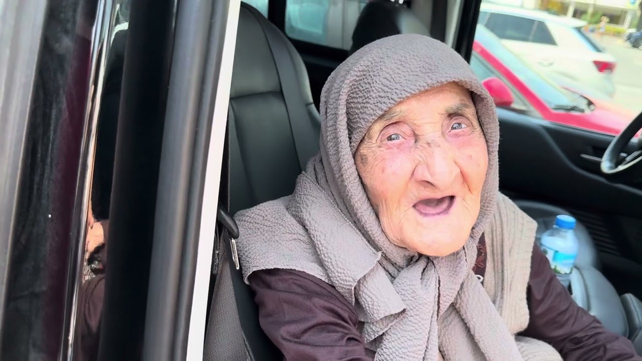 T&uuml;rkiye&rsquo;nin Babaannesi Arziye Nineyi İzmir&rsquo;de ziyaret ettik
